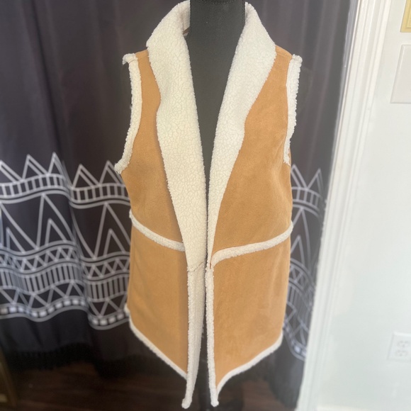 Maurices Fleece & Suede Vest - Size Large - Picture 1 of 2